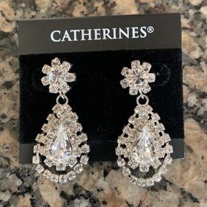 Brand new gorgeous rhinestone teardrop earrings